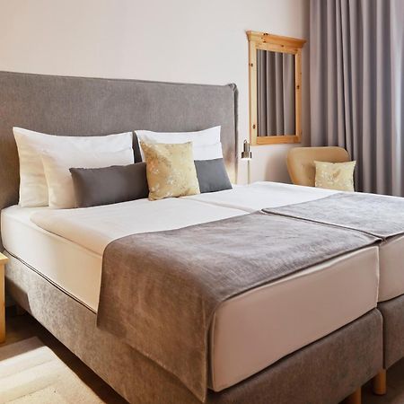 Hotel Kadoor Karlovac Bagian luar foto