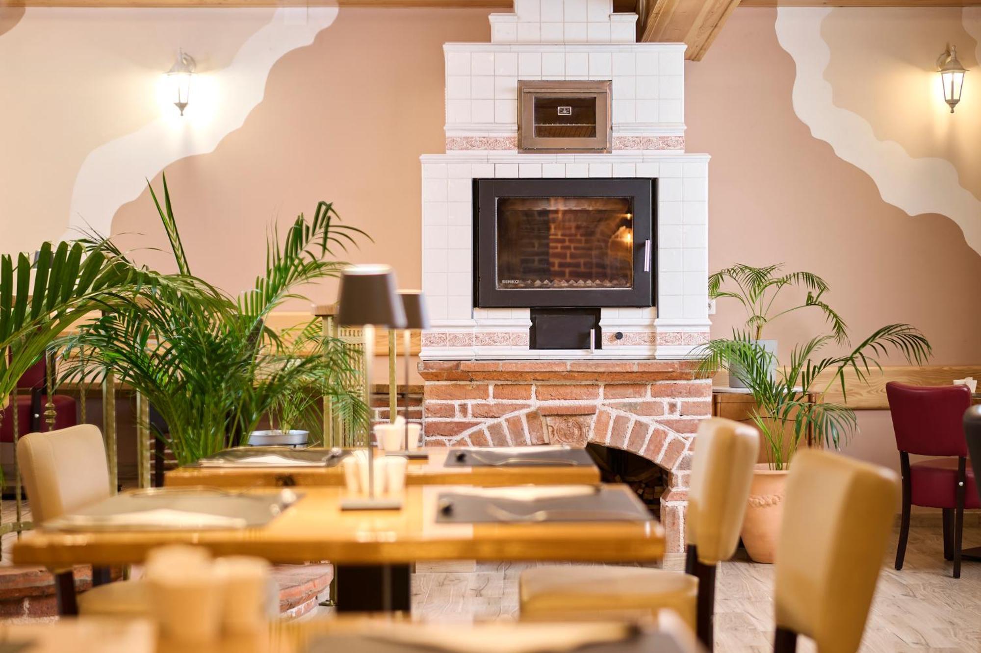 Hotel Kadoor Karlovac Bagian luar foto
