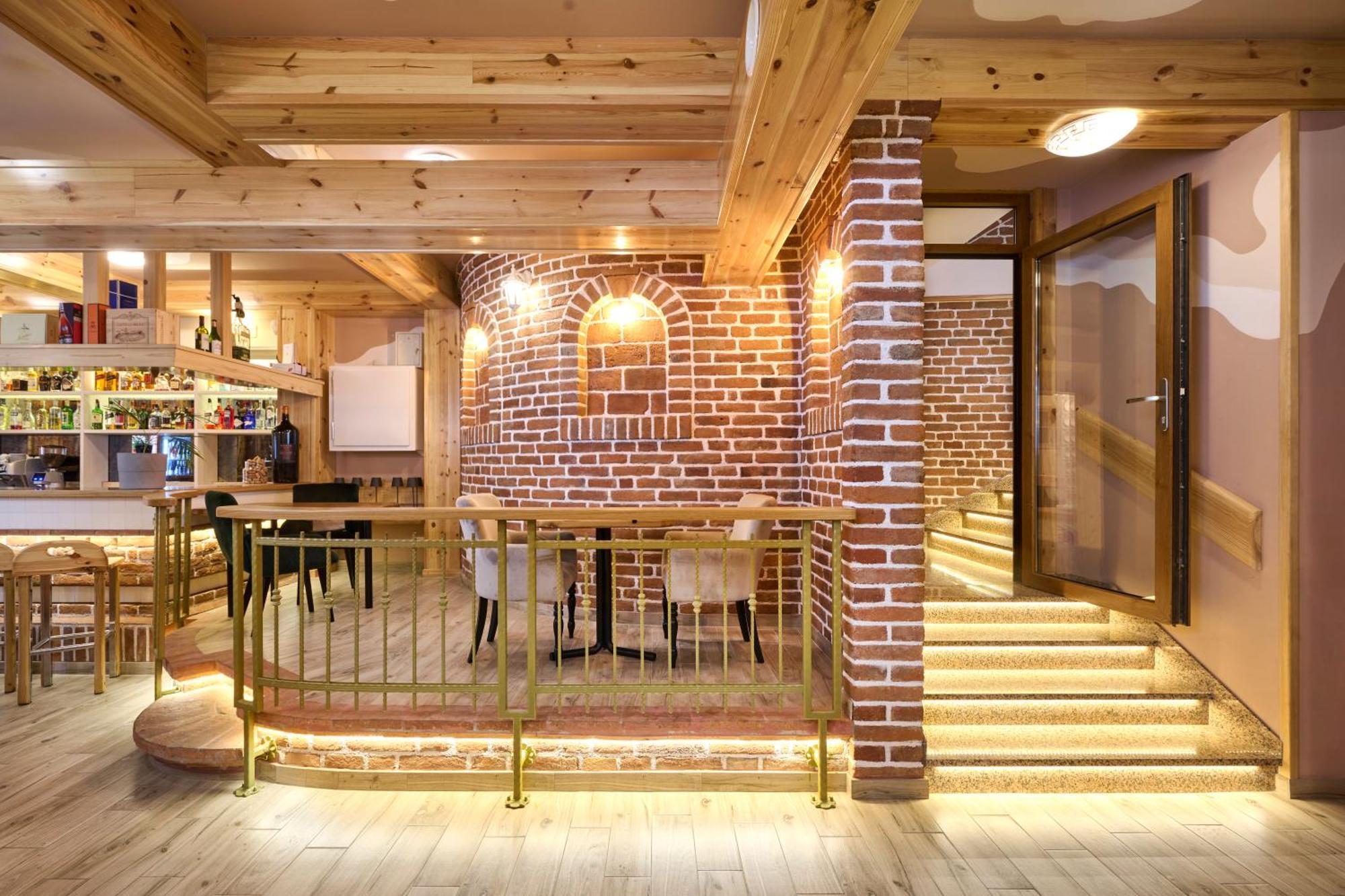 Hotel Kadoor Karlovac Bagian luar foto