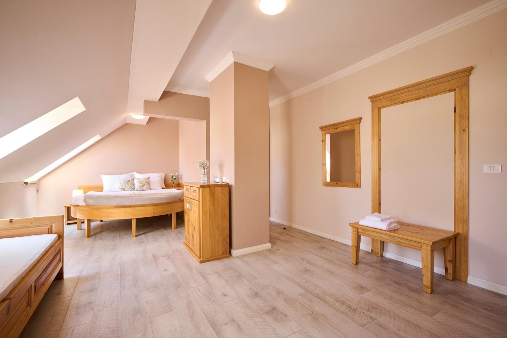 Hotel Kadoor Karlovac Bagian luar foto