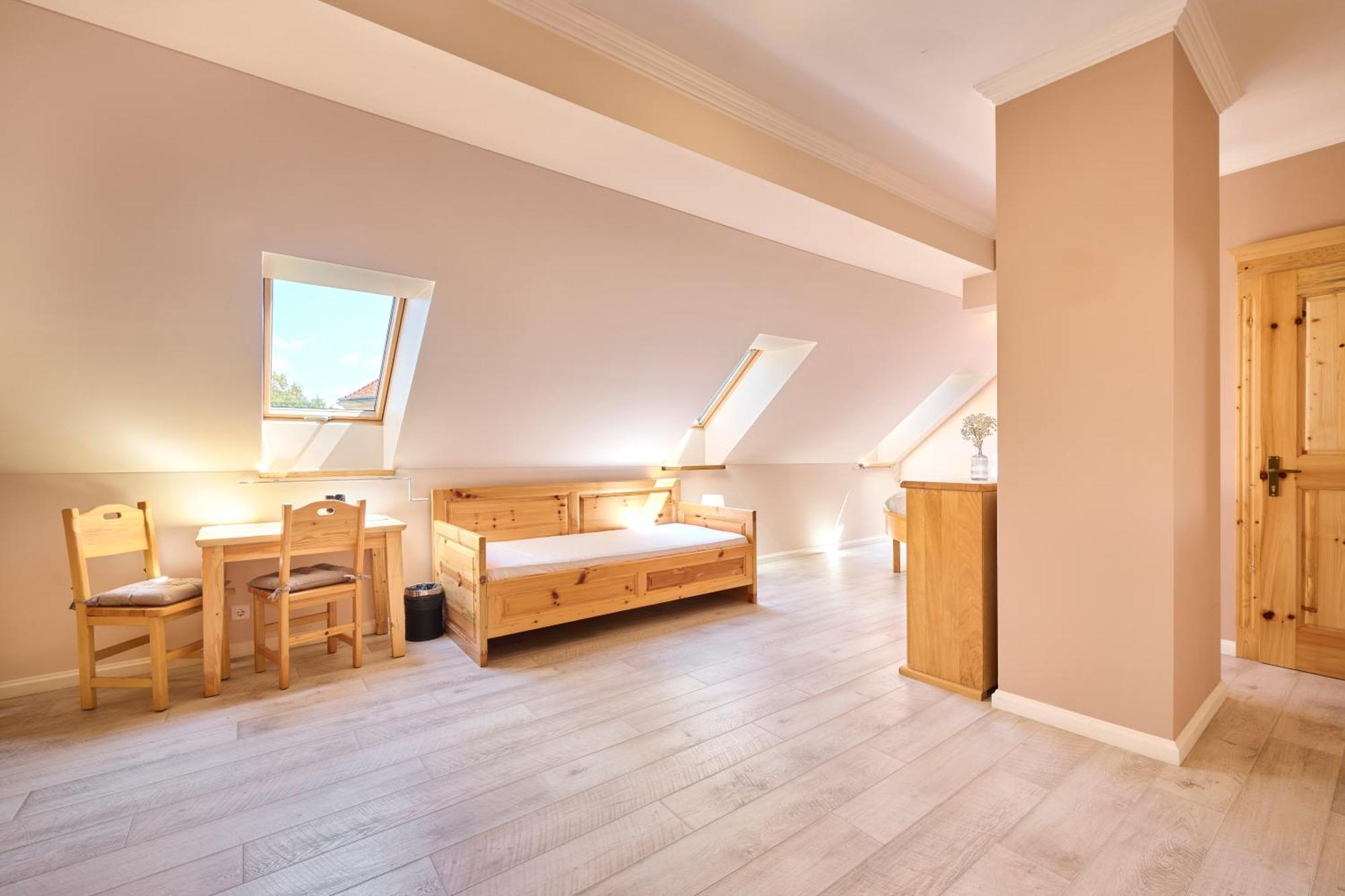 Hotel Kadoor Karlovac Bagian luar foto