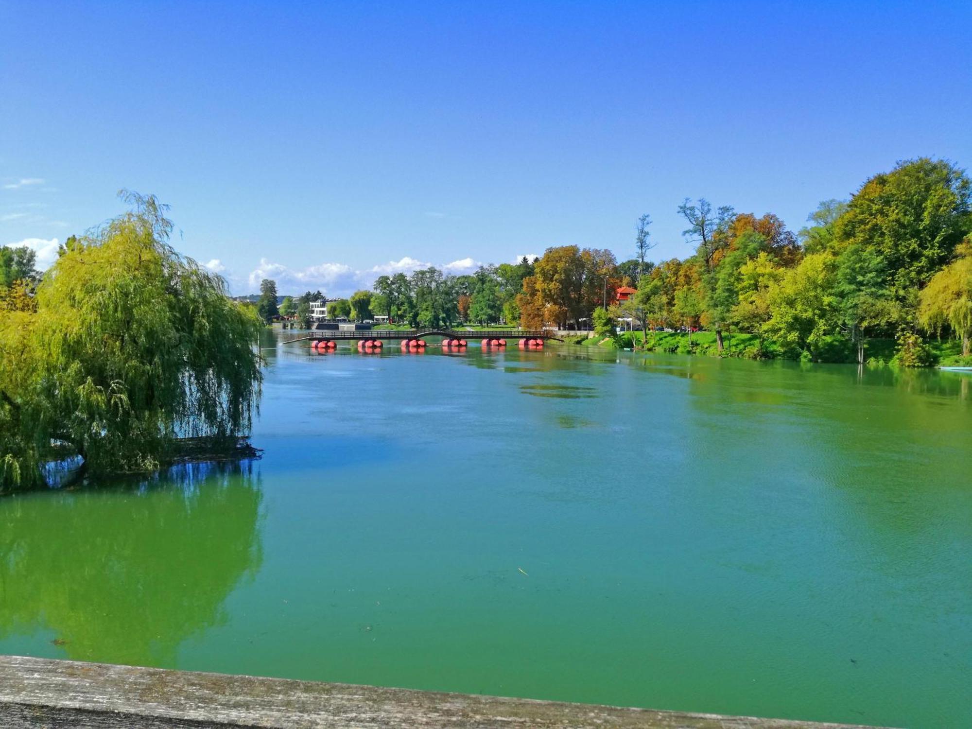 Hotel Kadoor Karlovac Bagian luar foto