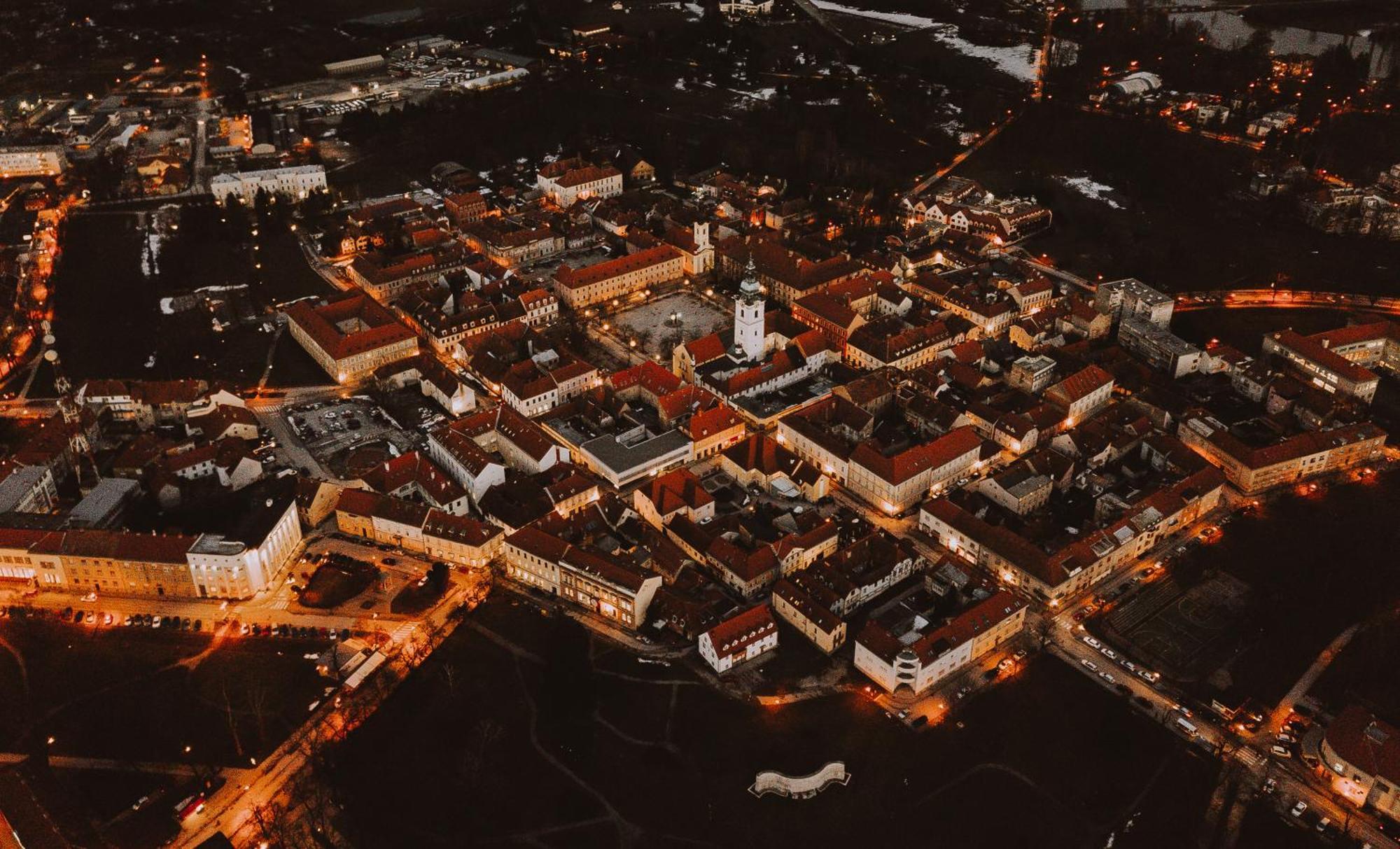 Hotel Kadoor Karlovac Bagian luar foto