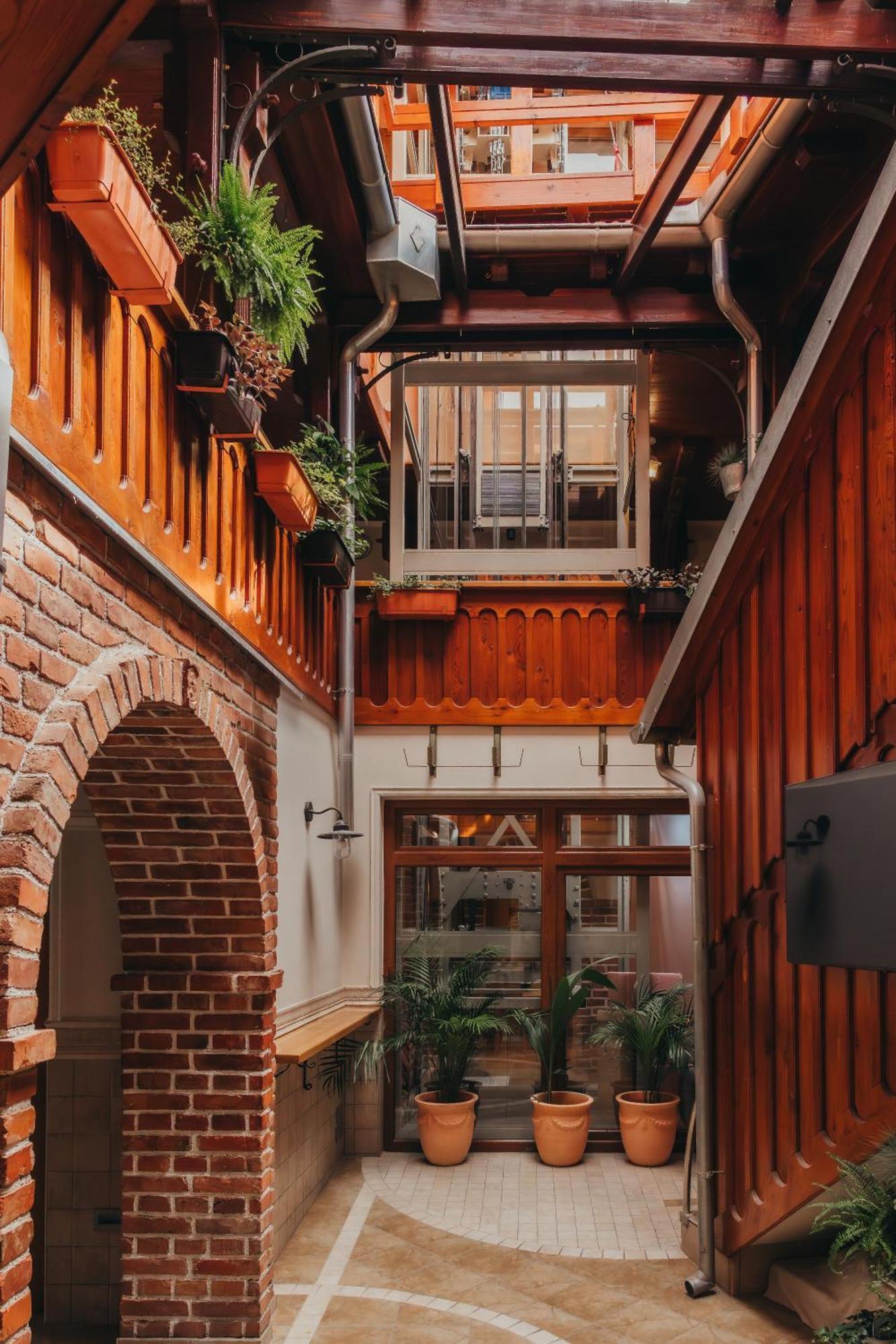 Hotel Kadoor Karlovac Bagian luar foto
