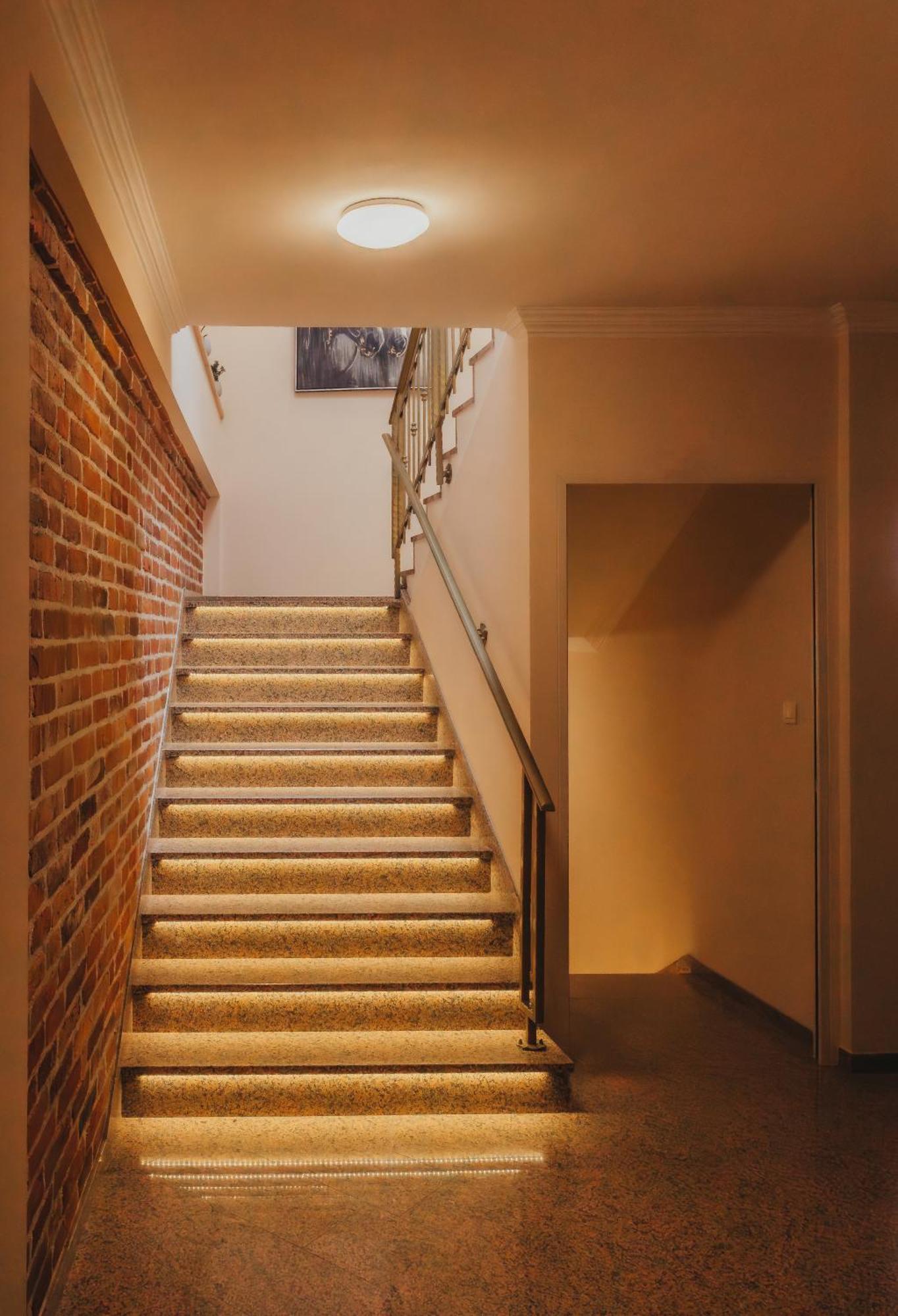 Hotel Kadoor Karlovac Bagian luar foto