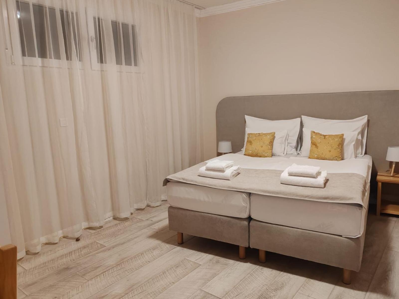 Hotel Kadoor Karlovac Bagian luar foto
